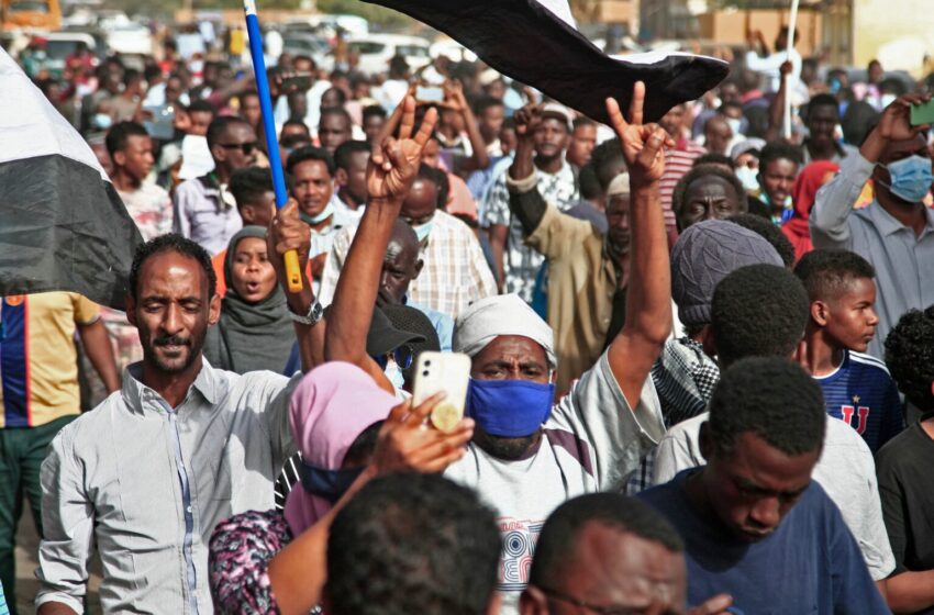  تجدد الاحتجاجات المناهضة للانقلاب في السودان غداة اعتقال اثنين من قادة المعارضة