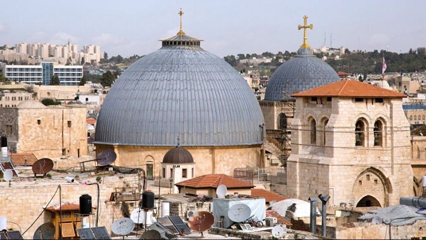  القدس: يهوديان متطرفان يهاجمان كنيسة بالبلدة القديمة