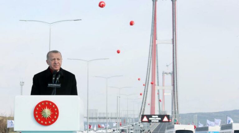  اردوغان يفتتح أطول جسر معلق في العالم فوق الدردنيل