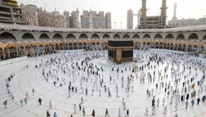  الأزهر يعلق على قرار السعودية السماح للمرأة بالعمرة دون محرم