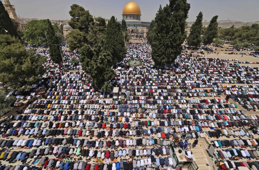  160 ألفًا يؤدون صلاة الجمعة الأخيرة من رمضان في المسجد الأقصى