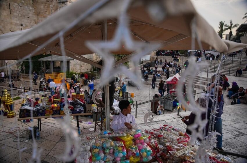  أجواء شهر رمضان في باب العامود بمدينة القدس المحتلة