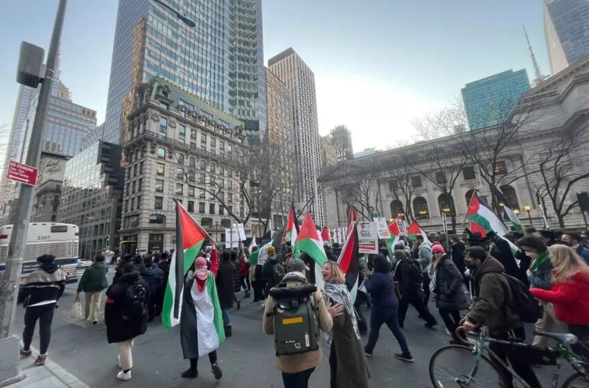  صور | مسيرة يوم الأرض في نيويورك: الحُرية لفلسطين من النهر إلى البحر