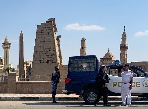  جريمة بشعة بمصر.. أب يقتل طفله ويقطع جثته ويحرقها