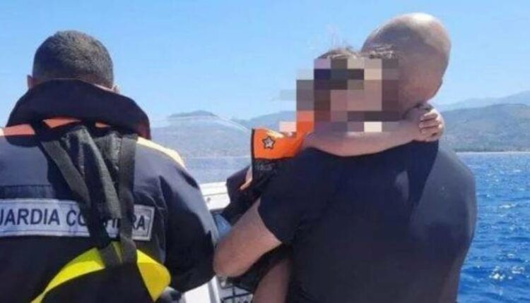  قصة هزت العالم.. طفلة تونسية 3 أعوام وحدها في مراكب المهاجرين