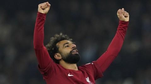  لاعب ليفربول الجديد يهدد صلاح بتحويله إلى “بديل”