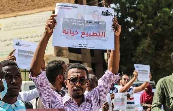  السودان: 10 أحزاب إسلامية ترفض تطبيع العلاقات بـ”إسرائيل”