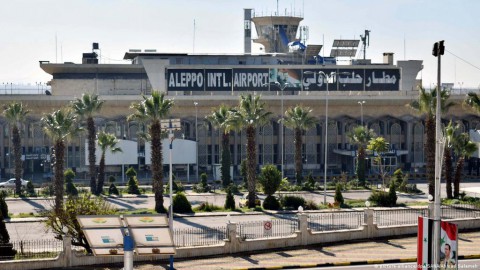  ضربة جوية إسرائيلية على مطار حلب الدولي تُدمر أحد مدرجاته وتخرجه عن الخدمة والدفاع السورية تكشف تفاصيل العدوان وتحول هبوط طائرات المساعدات الإغاثية والرحلات لمطاري دمشق واللاذقية.. إيران تدين الهجوم وتدعو لاتخاذ إجراءات فورية