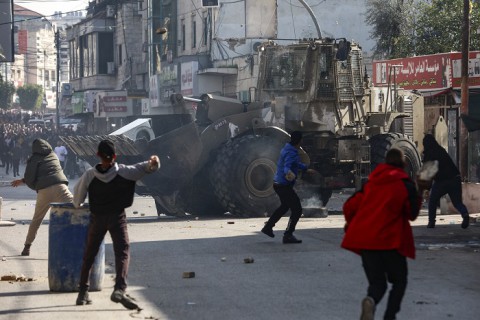  مصر تدعو إلى تحرك دولي لإعادة التهدئة في فلسطين منددة بـ”سياسة الاقتحامات الإسرائيلية المتكررة” وأحدثها لمخيم جنين للاجئين الفلسطينيين