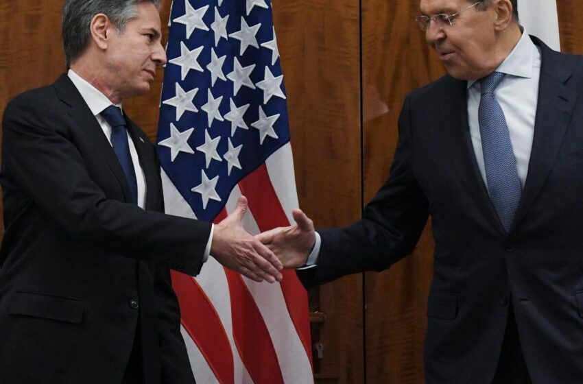  في لقاء عابر مع لافروف.. بلينكن يطالب روسيا بإنهاء الحرب في أوكرانيا