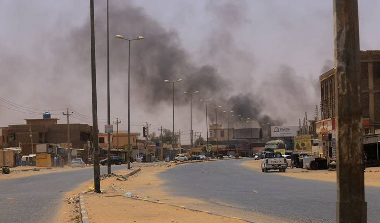  رغم احتدام المعارك.. دول عدّة تنجح في إجلاء رعاياها من السودان