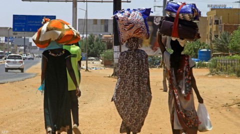  القتال يشتد في السودان وأعمال النهب في الخرطوم لا تتوقف وعنف الاشتباكات المسلحة تُجبر الآلاف على الهروب ومحادثات الهدنة في جدة لم تخرج بنتائج.. إلى أين تتجه البلاد؟