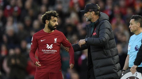  كلوب يدافع عن محمد صلاح في صراعه ضد “المدمر” هالاند