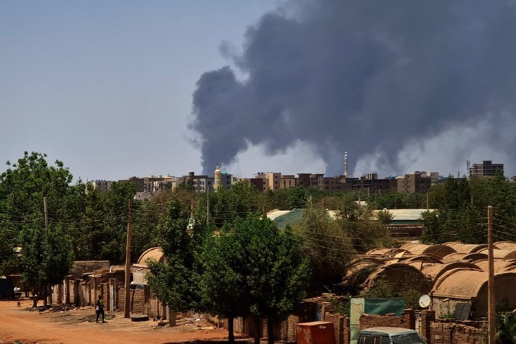  غريفيث في السودان.. والجيش يدعو عناصر “الدعم السريع” لتسليم أنفسهم