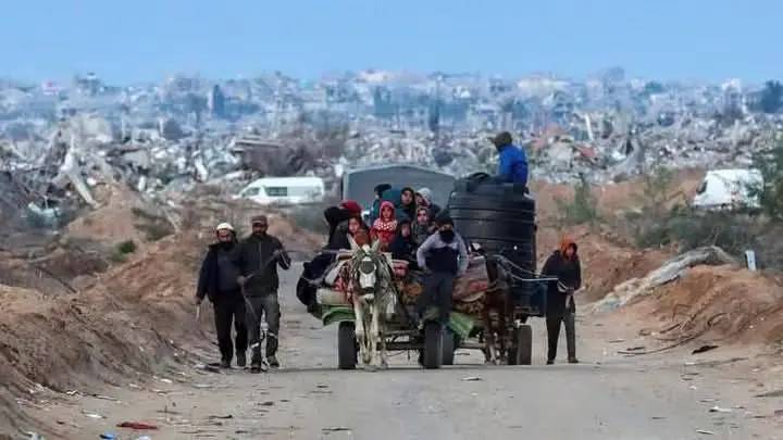  الجيش الإسرائيلي ينسحب من محور “نتساريم” وسط قطاع غزة