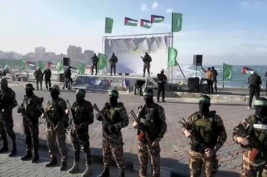  المقاومة تستصرخ العالم بنداء أخير وتدعو للنفير.. هل تُلبي الأمة النداء قبل فوات الأوان؟ الكل ينتظره ذات المصير.. الذبح كالنعاج والإبادة.. فهل من مدّكر؟