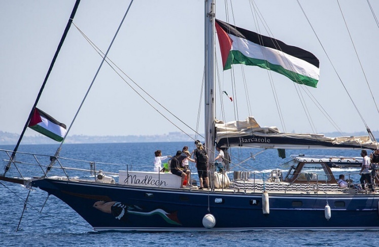  نواب أوروبيون يطالبون بتوفير ممر آمن لسفينة أسطول الحرية