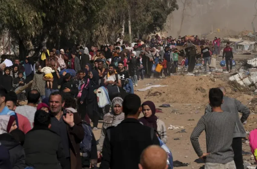  يوم دامٍ في غزة.. 63 شهيدًا غالبيتهم من الجوعى بغارات وإطلاق نار إسرائيلي وإخطارات بإخلاء مناطق جديدة في شمال القطاع
