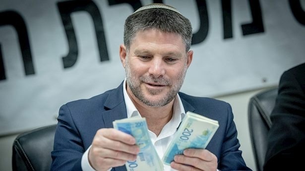 سموترتيش يلغي إعفاء التعاون مع البنوك الفلسطينية