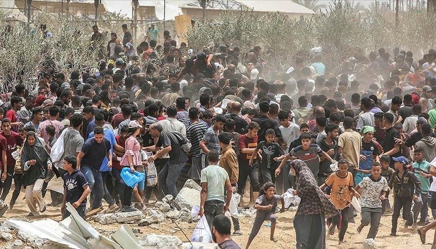  مجزرة المساعدات في رفح: الاحتلال يقتل عشرات المدنيين أثناء تجمعهم قرب موقع توزيع الإغاثة