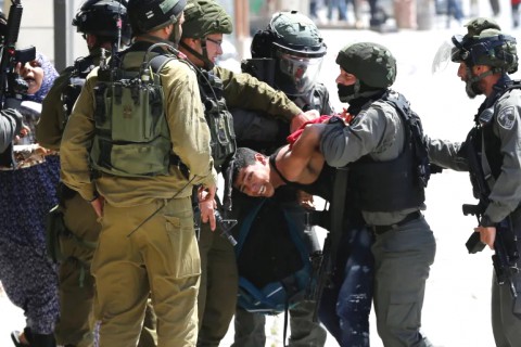  في يوم واحد.. الجيش الإسرائيلي يعتقل 1000 فلسطيني ويقتحم منازل ويحطم محتويات خلال عدوانه على طولكرم شمالي الضفة