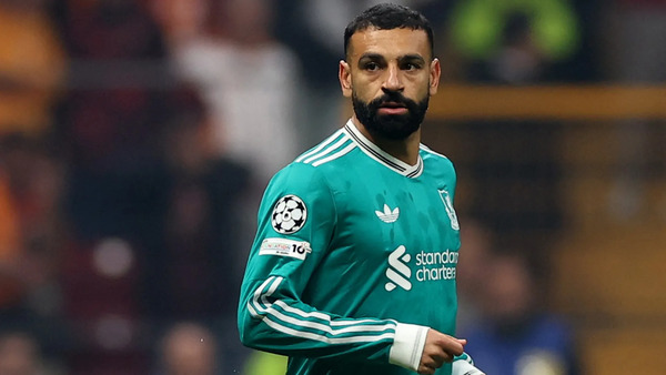 صلاح يثير جدلا على المنصات بعد “رفضه التوقيع” على قميص منتخب فلسطين