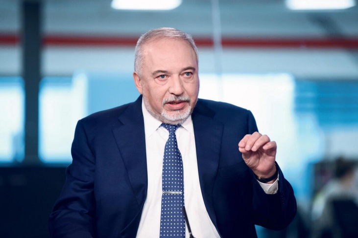  ليبرمان: الأميركيون هم من يديرون إسرائيل