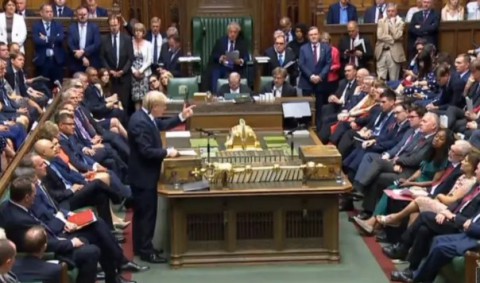  الحكومة البريطانية تقلّص هامش الحماية للاجئين وتوقف استفادتهم التلقائية من تقديمات اجتماعية