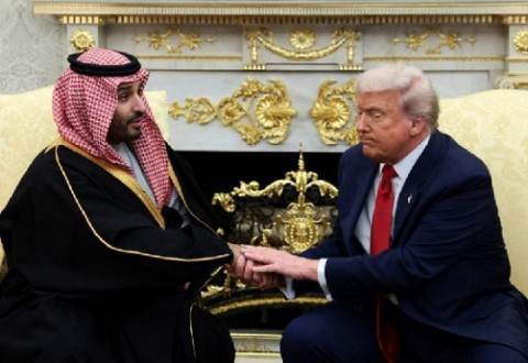  ولي العهد السعودي: نعمل على تطبيع العلاقات مع إسرائيل “في أقرب وقت” ونريد تحقيق حل الدولتين قبل الانضمام للاتفاقيات وسنرفع التزاماتنا بالاستثمار لتريليون دولار مع أمريكا.. ترامب يعلن بيع السعودية مقاتلات “إف 35” مماثلة لما تملكه إسرائيل