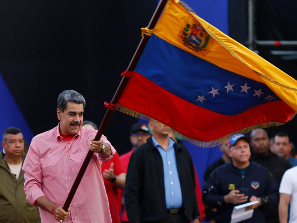  تعبئة في فنزويلا ومادورو يتوعد بمواجهة “النهج الاستعماري”