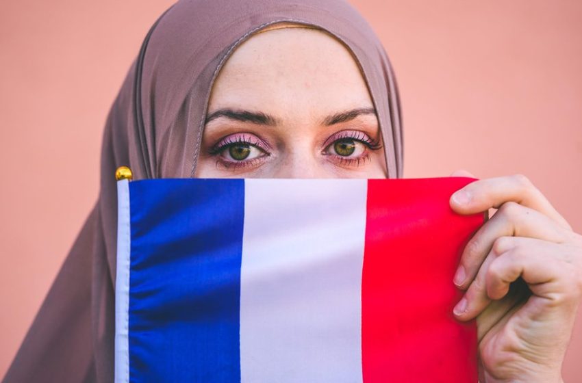  تزايد التمييز الديني ضد المسلمين في فرنسا: تقرير يكشف عن أرقام مقلقة
