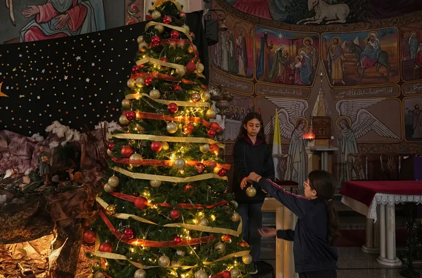  مسيحيو غزة.. أعياد الميلاد بلا بهجة والعائلات فرقتها الحرب