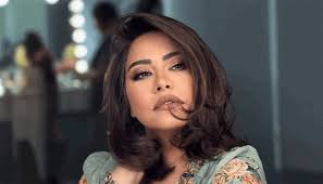  المحكمة تؤكد صحة عقد شيرين عبدالوهاب مع المنتج محمد الشاعر