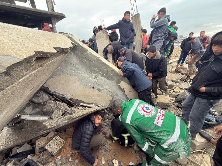  غزة: غرق عشرات المخيمات وانهيارات منازل على وقع خروقات اسرائيلية