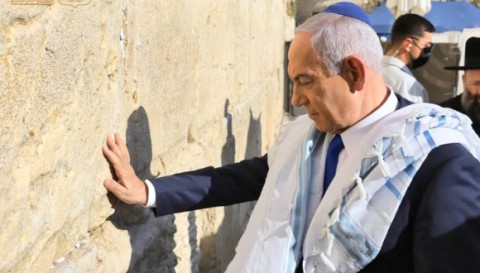  هذا هو السر الذي يُخفيه نتنياهو.. وهذا سبب تمسكه بالحرب.. لماذا يُبقى جبهات إسرائيل مشتعلة؟ ولماذا يرفض إنهاء الصراع؟ وهل هو يد ترامب في المنطقة؟.. سيناريوهات خطيرة قادمة