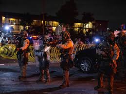  اشتباكات في وسط لوس أنجلِس وأمر أمني بالتفرّق وسط تصاعد الاحتجاجات