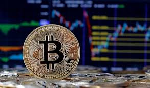  “بتكوين” تلامس حاجز الـ93 ألف دولار بعد اعتقال مادورو