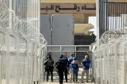  معبر رفح يفتح أبوابه في الاتجاهين وقيود مشددة على المسافرين.. وشهداء ونسف منازل باليوم الـ115 من اتفاق وقف النار