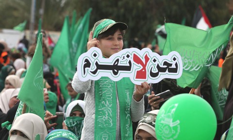  حركة “حماس” تعلن اكتمال الترتيبات لتسليم السلطة في قطاع غزة للجنة الوطنية.. مهام واضحة وعقبات كبيرة متوقعة