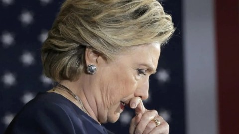  هيلاري كلينتون تهاجم ترامب وتنتقد بشدة “التستر” على ملفات ابستين وتطالب بأن تكون شهادتها أمام الكونغرس علنية