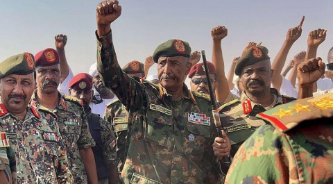  “لن نقبل بأي دور للإمارات”.. البرهان يرفض وقف النار في السودان قبل انسحاب “الدعم السريع” من المناطق التي احتلتها