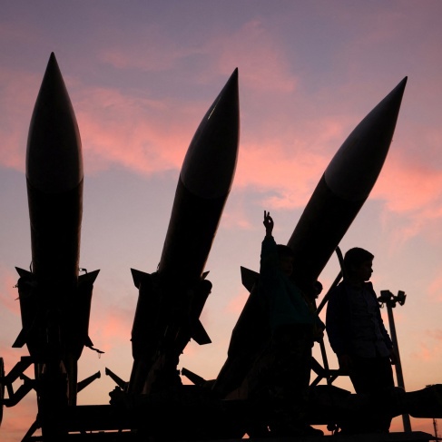  وزير الدفاع الإيراني: قواتنا المسلحة جاهزة وصوراخينا ستصل لتل ابيب