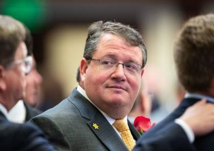  “الاختيار بين الكلاب والمسلمين ليس صعبا”.. تصريح نائب أمريكي يشعل غضبا واسعا