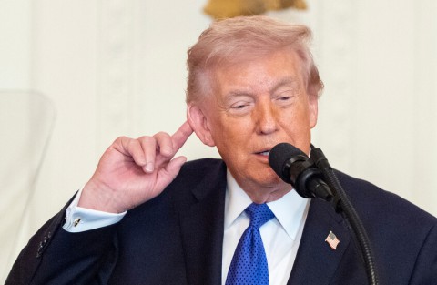  ترامب: الأسلحة المتوفرة لدينا تُتيح لنا خوض الحروب إلى الأبد وبنجاح وهذا سبب انسحابي المفاجئ من الاتفاق النووي مع إيران