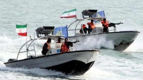  الحرس الثوري الإيراني يهدد القوات الأميركية التي سترافق السفن في مضيق هرمز: نحن في انتظاركم وتذكروا حريق “بريدجتون”