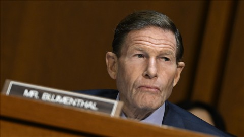  سيناتور ديمقراطي ينتقد حرب إيران: لم يخترها الشعب الأمريكي والولايات المتحدة تتجه نحو نشر جنود في إيران