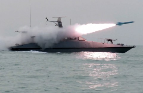  الاول من نوعه… الحرس الثوري الإيراني يعلن شن هجوم صاروخي “منسق” مع حزب الله على إسرائيل ويؤكد: لدينا صواريخ تُطلق من تحت الماء وسرعتها 100 متر في الثانية قد نستخدمها قريبا