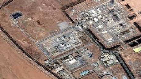  الجيش الإسرائيلي يزعم استهداف مفاعل آراك للماء الثقيل في وسط إيران ويعتبر أنه “موقع رئيسي لإنتاج البلوتونيوم المستخدم في الأسلحة النووية”.. وعراقجي يتوعد بـ”ثمن باهظ” بعد ضرب منشآت حيوية