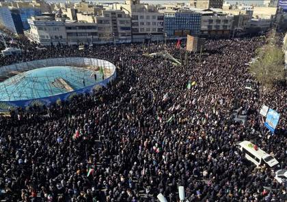  الرئيس الإيراني يتوعّد بالانتقام ومئات الآلاف يحتشدون مطالبين بالثأر لخامنئي
