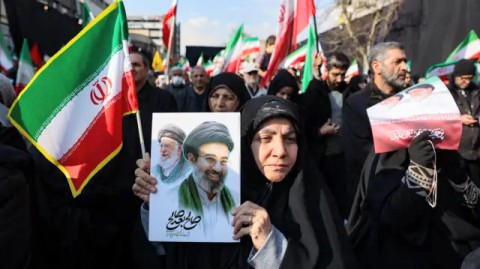  إيران: ستكون نهاية هذه الحرب طرد الأمريكيين من المنطقة.. إعلام عبري: ترامب يريد انهاء القتال بـ”كرامة ودون مهانة”